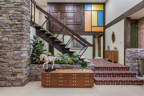 The “Brady Bunch” House Lists for $5.5M After a Meticulous HGTV Revamp ...