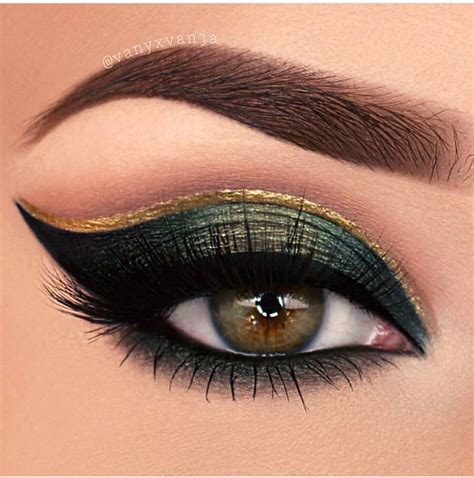 Amazing green and gold eye makeup ️ | Holiday eye makeup, Makeup looks for green eyes, Green makeup