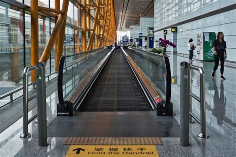 Curious About Airport Moving Walkways? Here’s the Scoop – AirportNerd