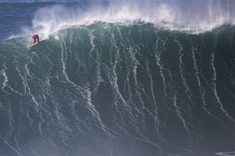 Big Waves and High Emotions at North Beach! - NEWS - Nazaré Big Waves Surf - Portugal