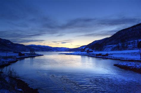 Hurtigruten-northern-lights - Being Tazim