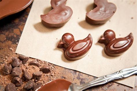 How do I Use Silicone Molds With Chocolate? | Chocolate molds recipe ...