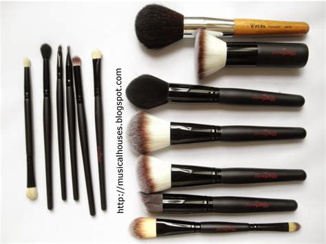 Loveybelle Brushes Review: Eclipse Brush Set - of Faces and Fingers