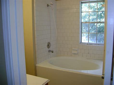 garden tub/shower with curtain | Master Bathroom (Dad's ... | Corner ...