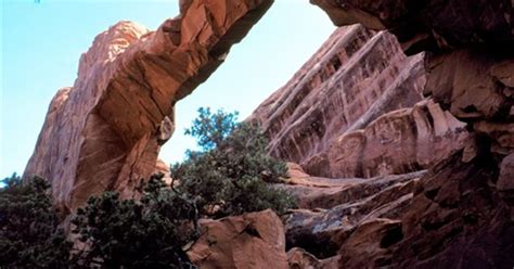 Iconic stone arch collapses in S. Utah park