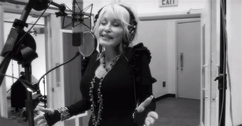 Dolly Parton "Jolene" Acoustic Version | POPSUGAR Entertainment