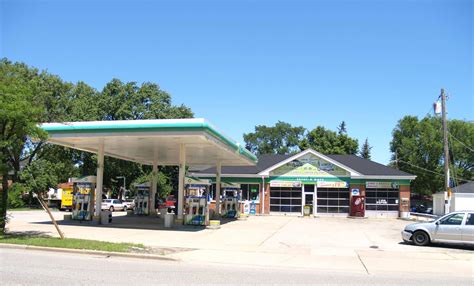 BP Gas Station - Park Ridge, Illinois