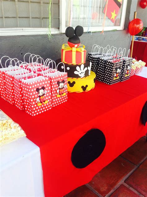 espalda Alfombra de pies en un día festivo tematica de mickey mouse ...