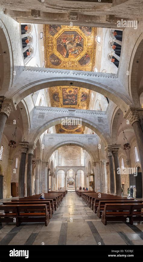 Bari, Puglia, Italy - interior of The Pontifical Basilica di San Nicola ...