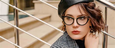 5 Cat Eye Glasses to Get The Feisty Look | Titan Eyeplus Blog