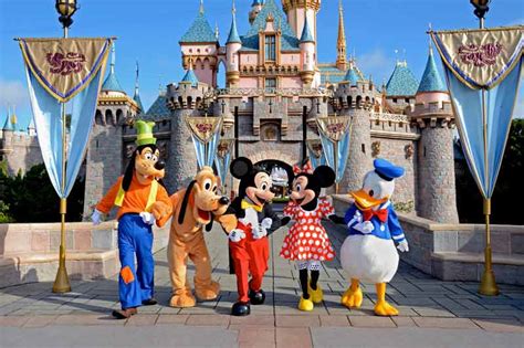 Things to do in Disneyland Park California: best attractions, must do rides & tickets