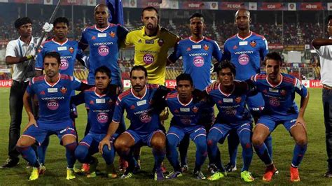 Team picture of FC Goa players during ISL match - Goal.com