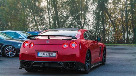 Red modified Nissan GT-R R35 | accelerations, sounds,... - YouTube