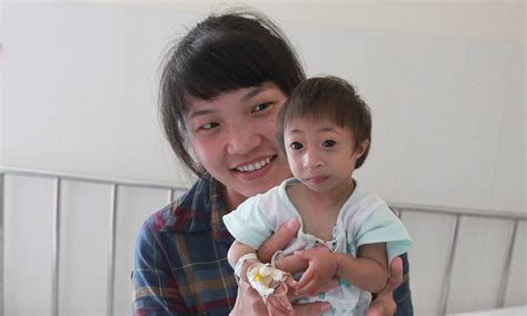 Meet Liang Xiaoxiao... the world's tiniest girl who stands at just 54 cm at the age of three ...