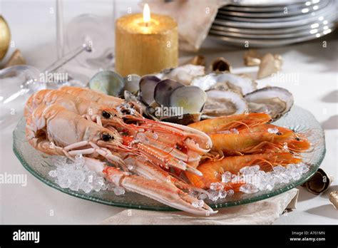 Seafood shellfish Christmas platter Stock Photo - Alamy