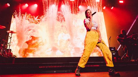 Halsey's Pandora Live Show Hinted at What's to Come on New Album "Manic ...