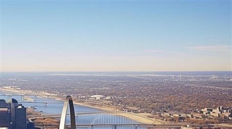 Premium AI Image | aerial view of the gateway arch and st louis mo