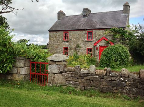 Cozy Irish Cottage | Irish cottage, Cottage, House styles