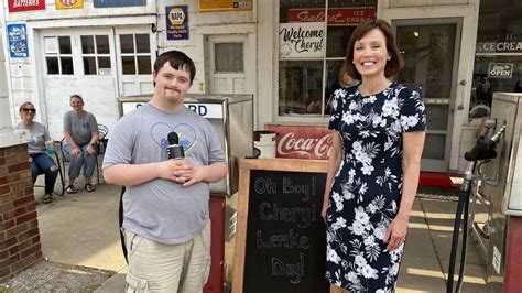 Cheryl Lemke honored to meet biggest fan; key to city of Arenzville