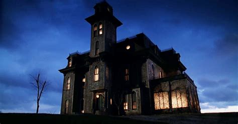 15 Reasons You Should Stay At The Addams Family Mansion - 31 Nights of ...