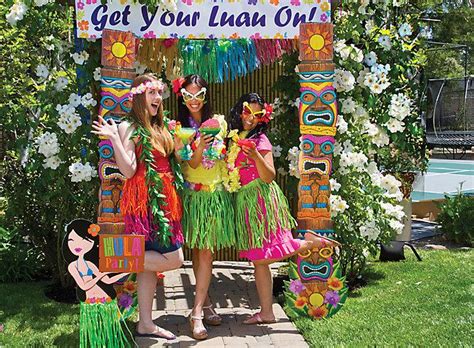 Luau Party Decorations | LoveToKnow