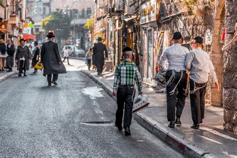 Mea Shearim Streets in Jerusalem Editorial Photo - Image of children ...