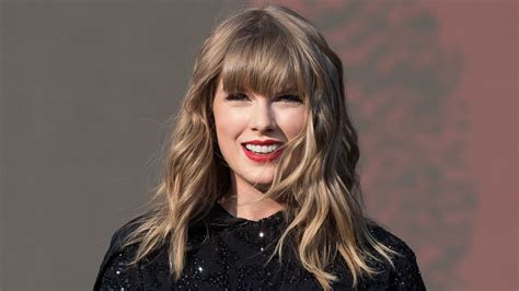 Taylor Swift Social Media Accounts | elink