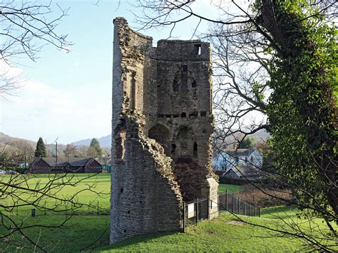 Photographs of Crickhowell Castle, Powys, Wales: The largest fragment