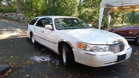 At $7,500, Would You Go To Town In This Custom 2000 Lincoln Town Car ...