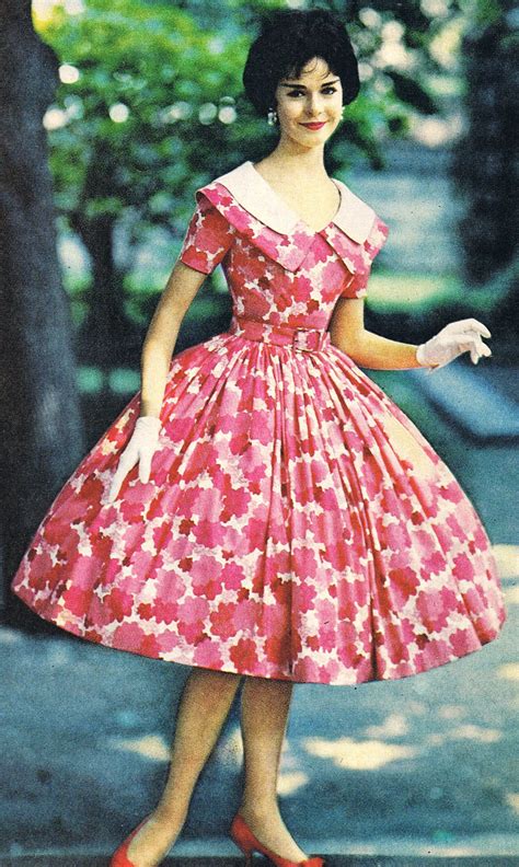 pretty floral dress - McCalls 1959 | Women's fashion dresses, Fifties fashion, Vintage dresses