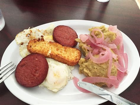 Mangú con Los Tres Golpes: What Is It, History & How to Make It