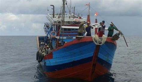 Kapal Nelayan Besar Maupun Kecil Diimbau Waspadai Gelombang Tinggi di Probolinggo