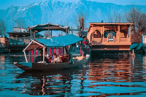 Dal Lake Srinagar: The Complete Guide (2024 Edition)