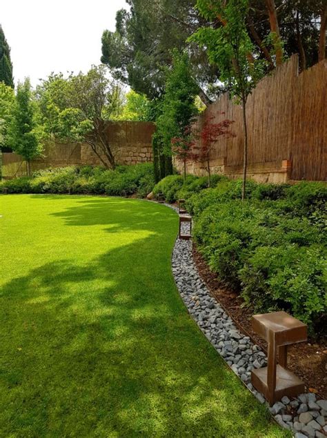 5 Stylish and Functional Garden Edging Ideas | Freshome.com in 2020 | Pathway landscaping, Small ...