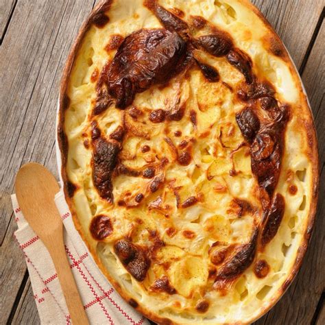 Découvrez la recette Le vrai gratin dauphinois sur cuisineactuelle.fr ...