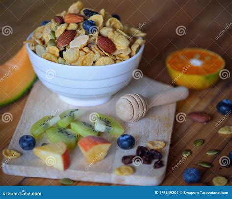 Healthy Breakfast with Cereal and Fruit Stock Photo - Image of meal, concept: 178549204