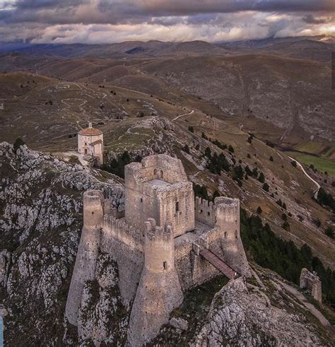 Rocca Calascio mountaintop fortress or rocca in the Province of L'Aquila in Abruzzo, Italy : r ...