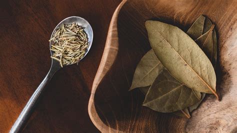 The Benefits of Drinking Bay Leaf Tea Each Day