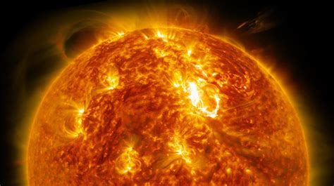 Stare into this 4K video of the Sun for half an hour - The Verge