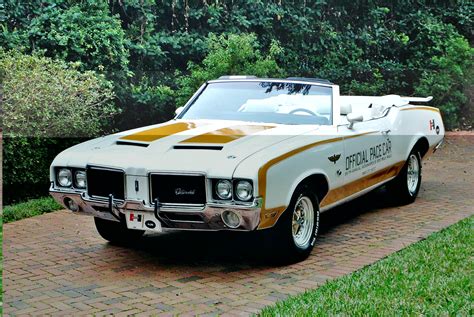 Wow what and car 1972 Oldsmobile Cutlass Hurst Pace Car Tribute ...