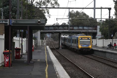 X'Trapolis train arrives into Mount Waverley station on an up Glen ...