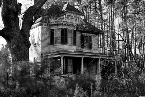 ABANDONED HAUNTED HOUSE IN THE WOODS (ALONE AT NIGHT) | Real haunted ...