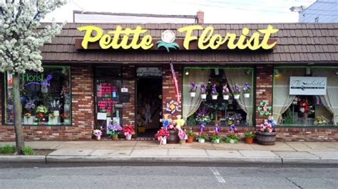 Petite Florist - Bellmore, Long Island, NY