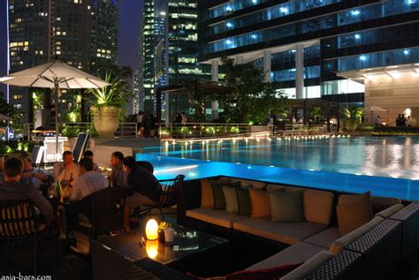 Lantern Bar- stylish rooftop bar at The Fullerton Bay Hotel, Singapore | Asia Bars & Restaurants