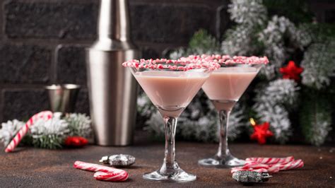 A Peppermint Rim Will Take Your Holiday Cocktails To A New Level