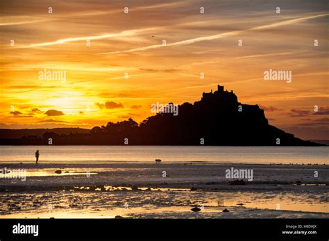 Long Rock, Cornwall, UK. 11th Nov, 2016. UK Weather. An early morning ...