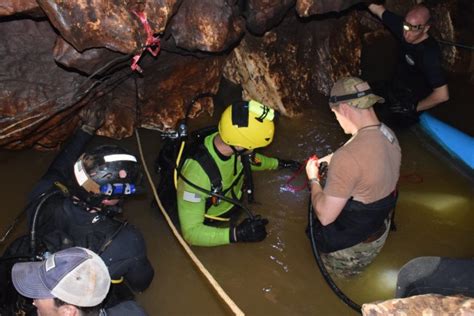 Elon Musk sends engineers to Thai cave rescue effort