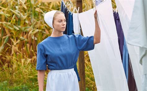 10 Ways Pregnancy And Giving Birth Is Different For Amish Women