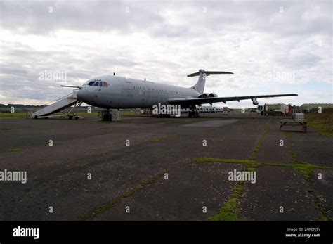 Raf vickers vc10 tanker aircraft hi-res stock photography and images ...