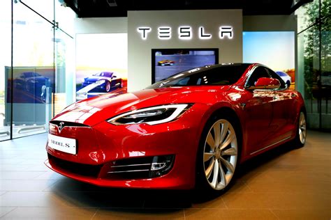 Tesla începe să livreze mașini în România - Ziarul National